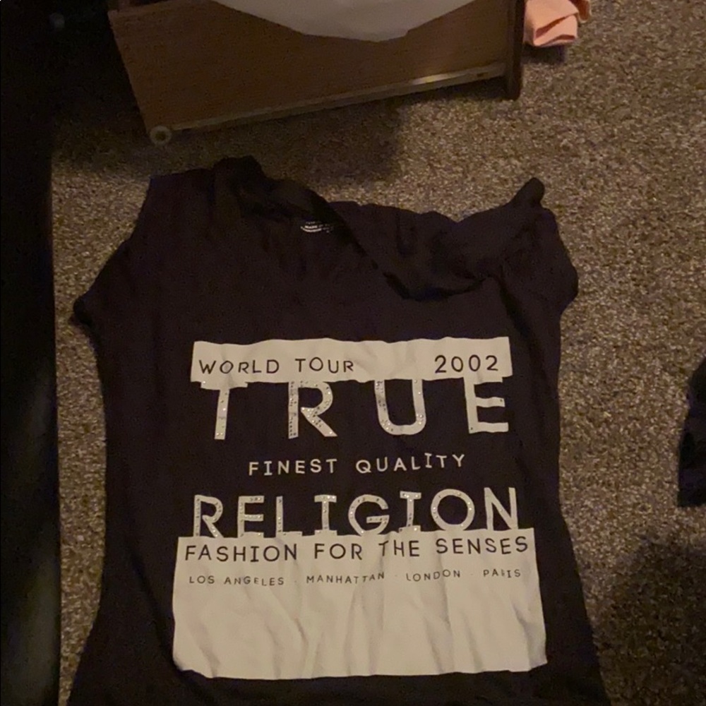 I’m selling a true religion shirt